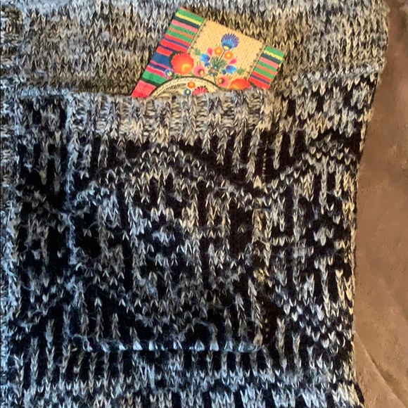 Women’s Buttonless Cardigan - Picture 6 of 7